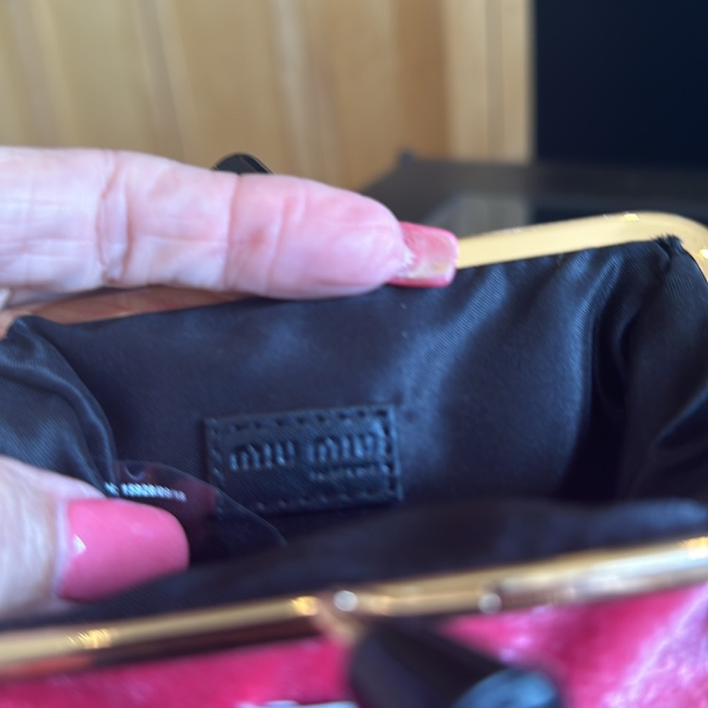 NIB MIU MIU PINKISH KISSLOCK COIN PURSE 4.5 X 4.5 VELVETY FEEL - Picture 4 of 10